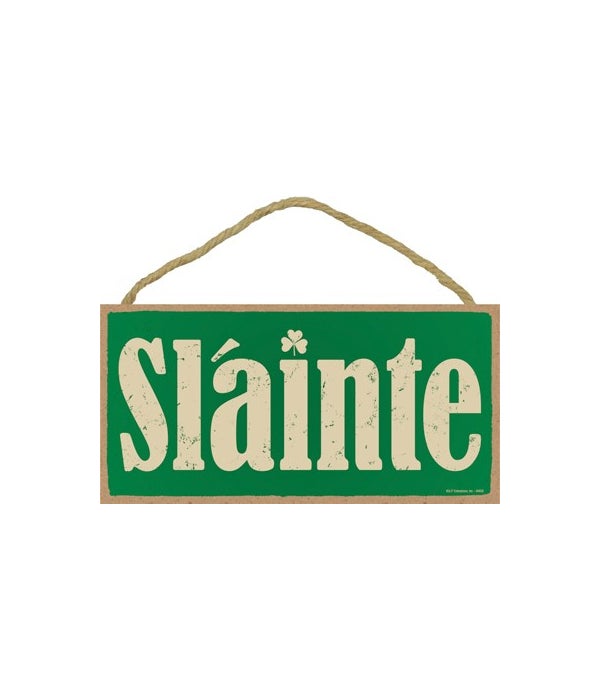 Slainte - Irish - green background - Clo