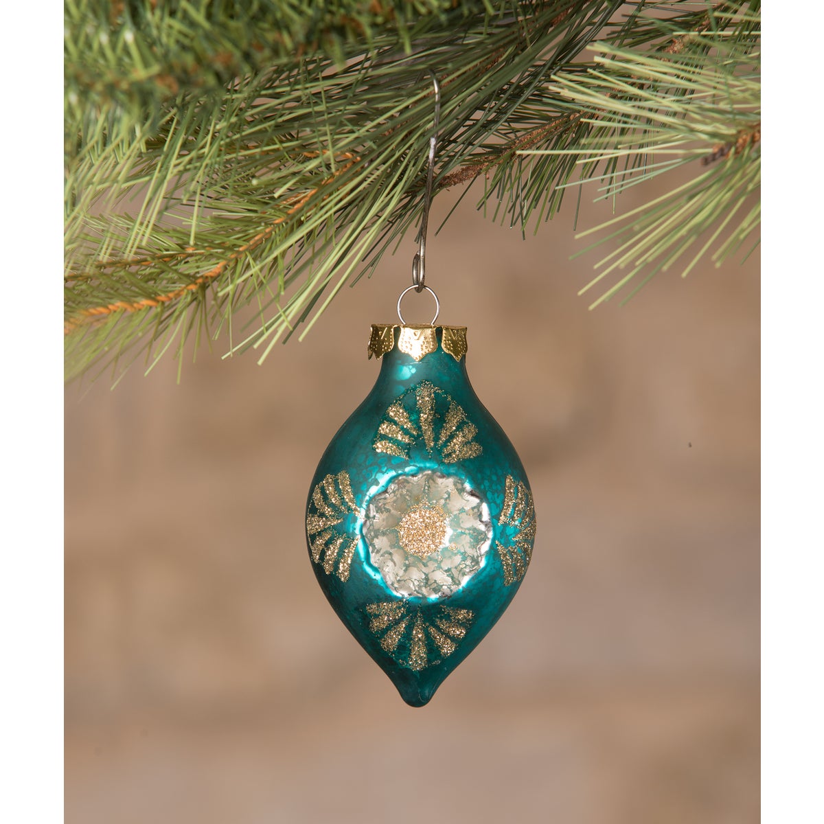 Jewel-Tide Onion Indent Ornament 8A