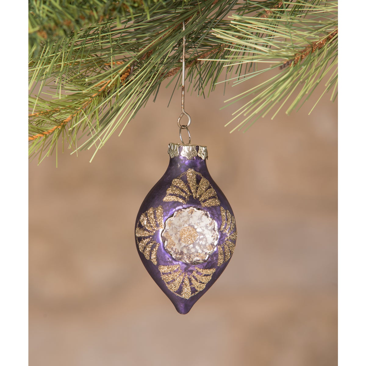 Jewel-Tide Onion Indent Ornament 8A