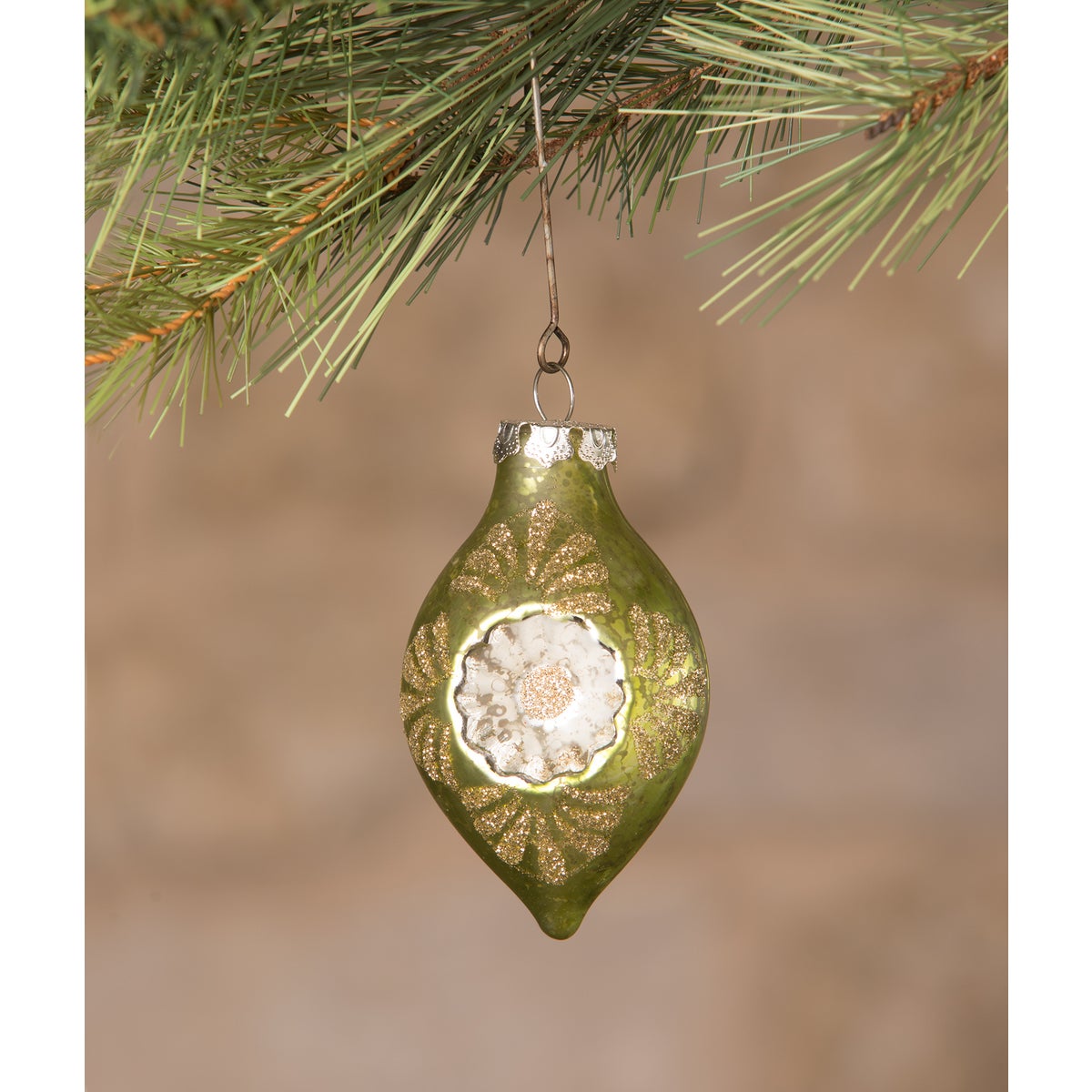 Jewel-Tide Onion Indent Ornament 8A