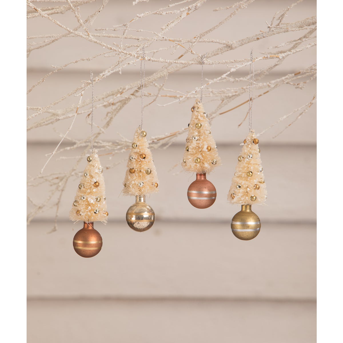 Metallic Bottle Brush and Baubles Ornaments S4