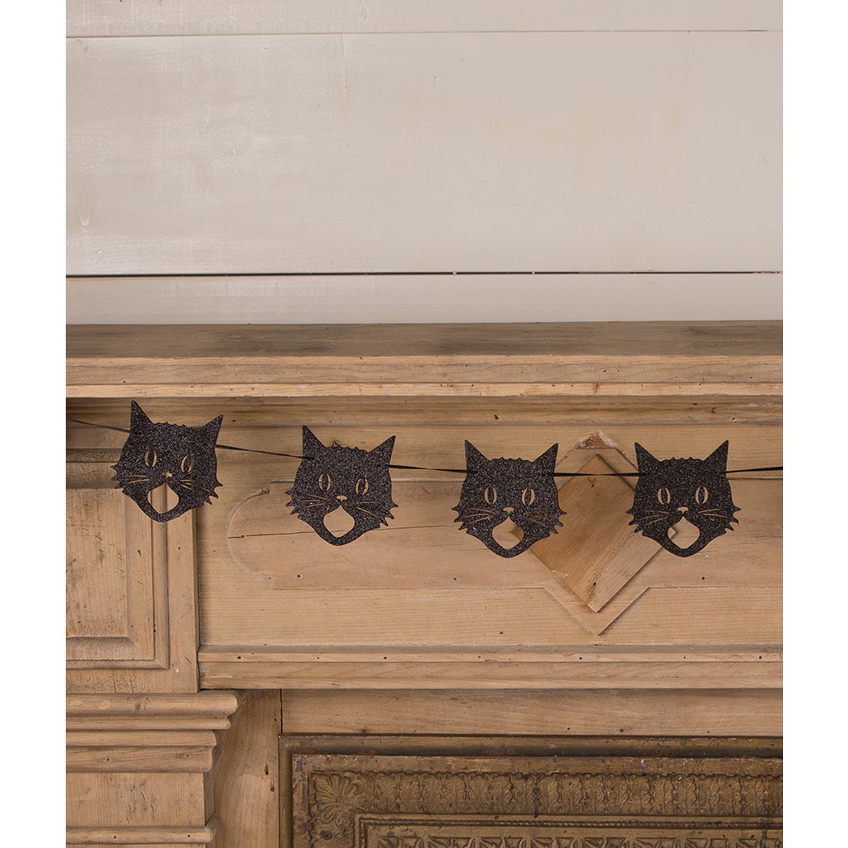 Glittered Scaredy Cat Silhouette Garland