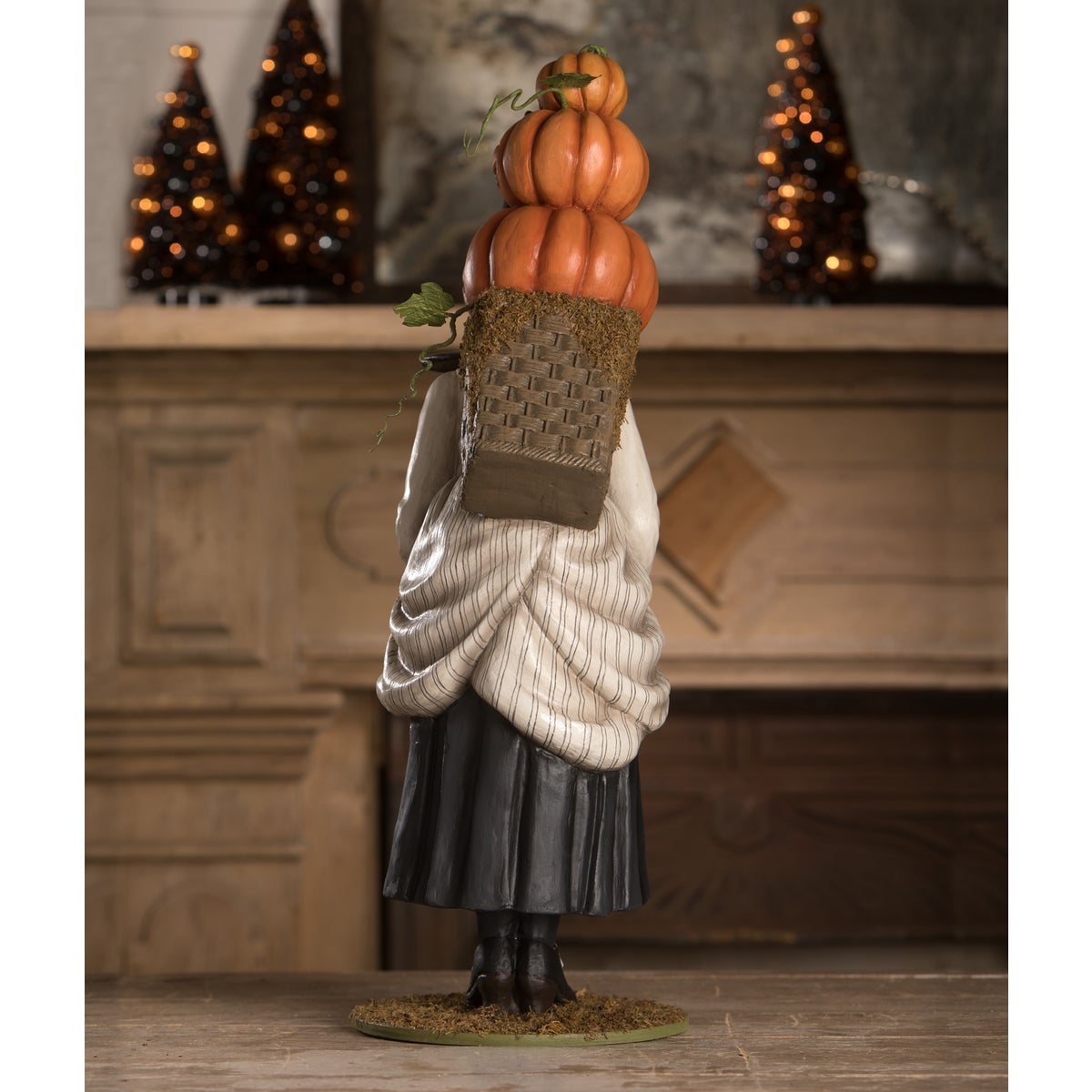 Minerva Witch Pumpkin Peddler