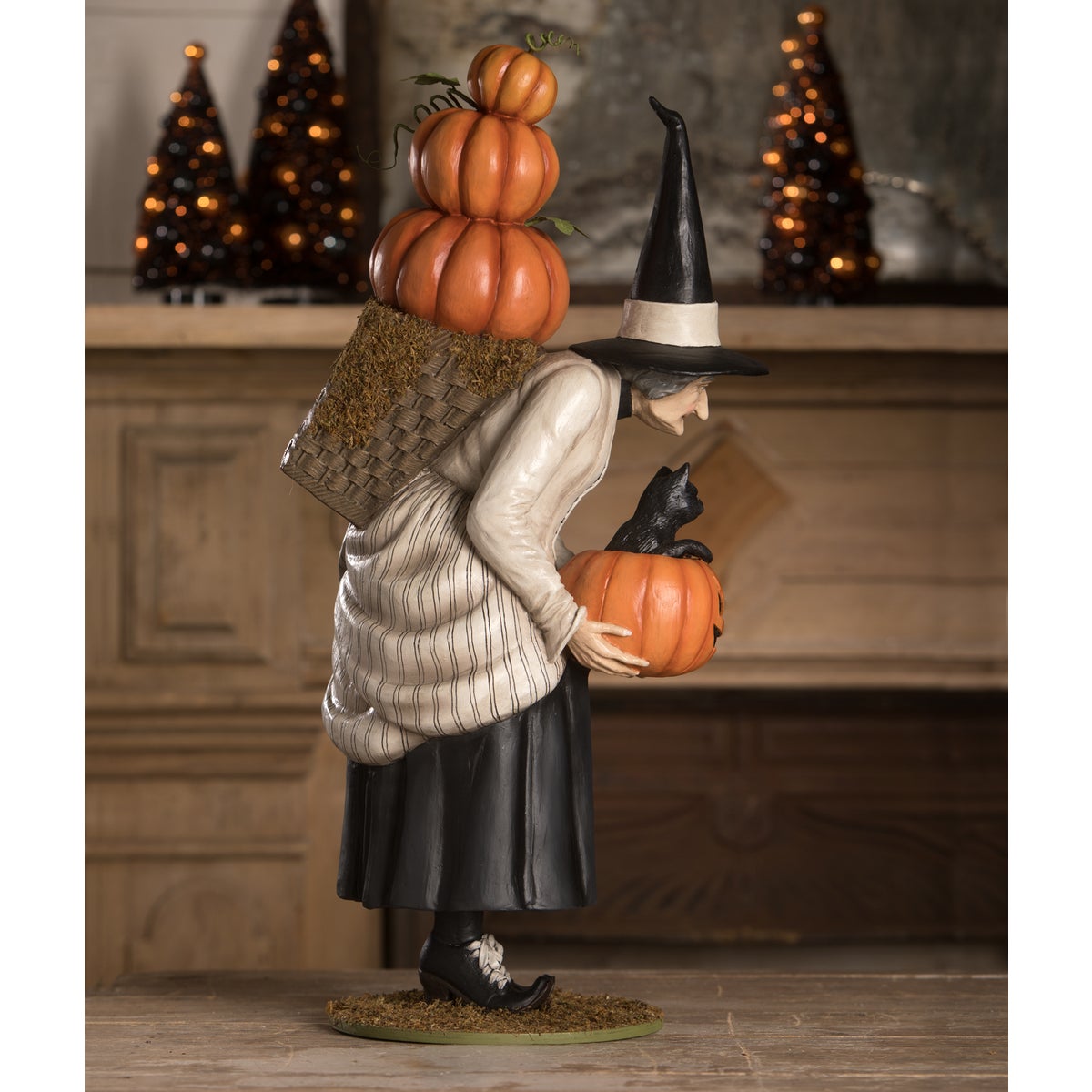 Minerva Witch Pumpkin Peddler