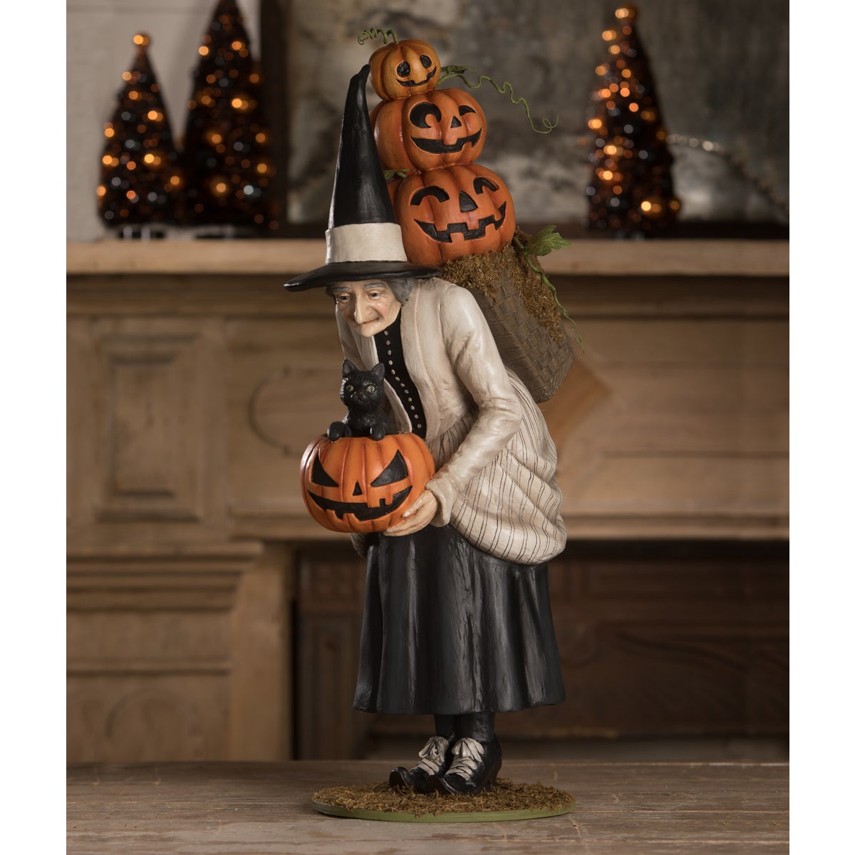 Minerva Witch Pumpkin Peddler