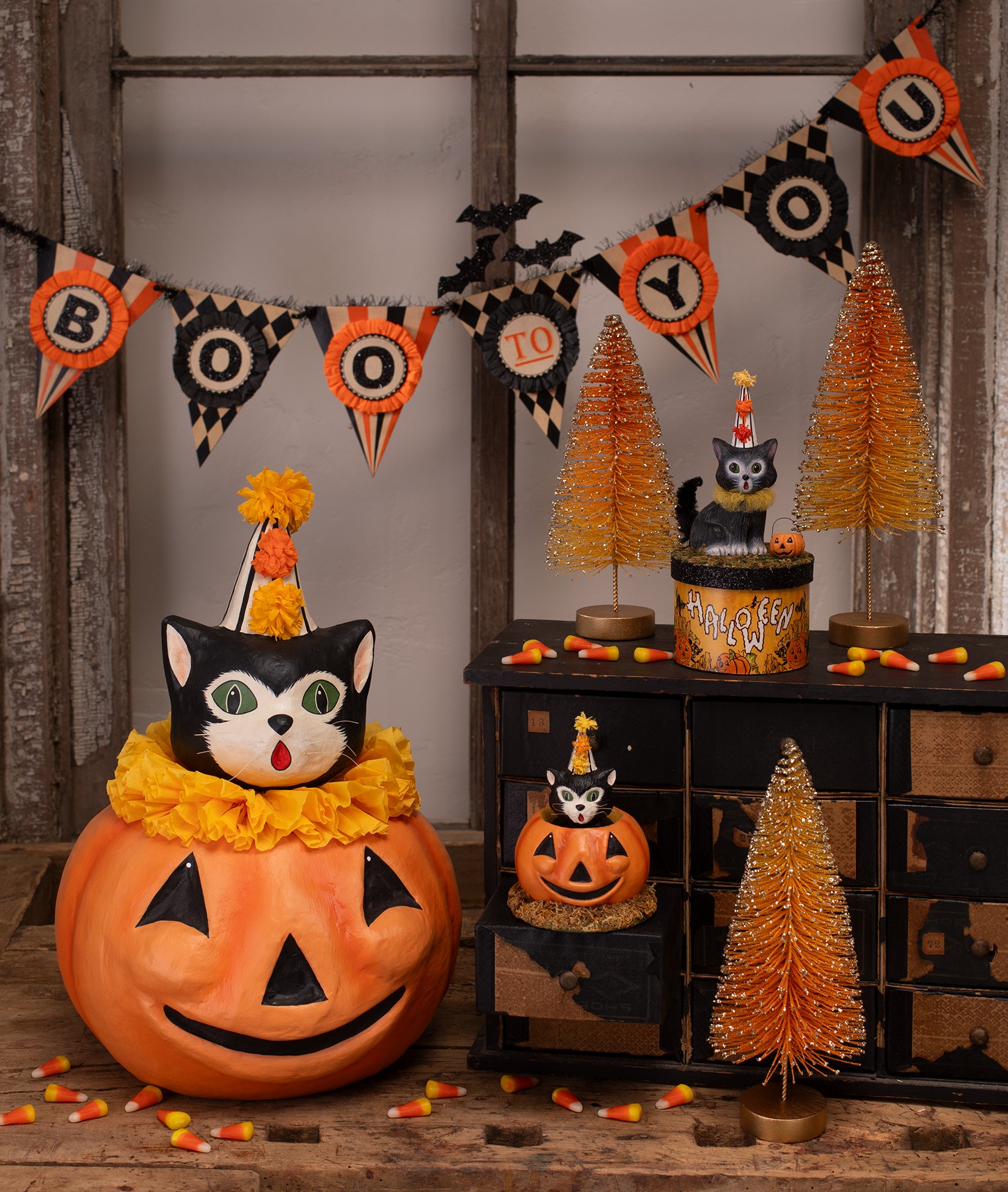 BIG APOLLO HALLOWEEN ver 展示品 Cecil's Hang Out - new halloween 2025! | Bethany Lowe Designs