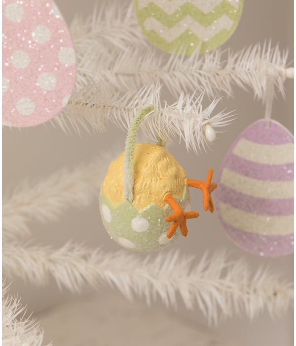 Chickie Tail Egg Ornament Green