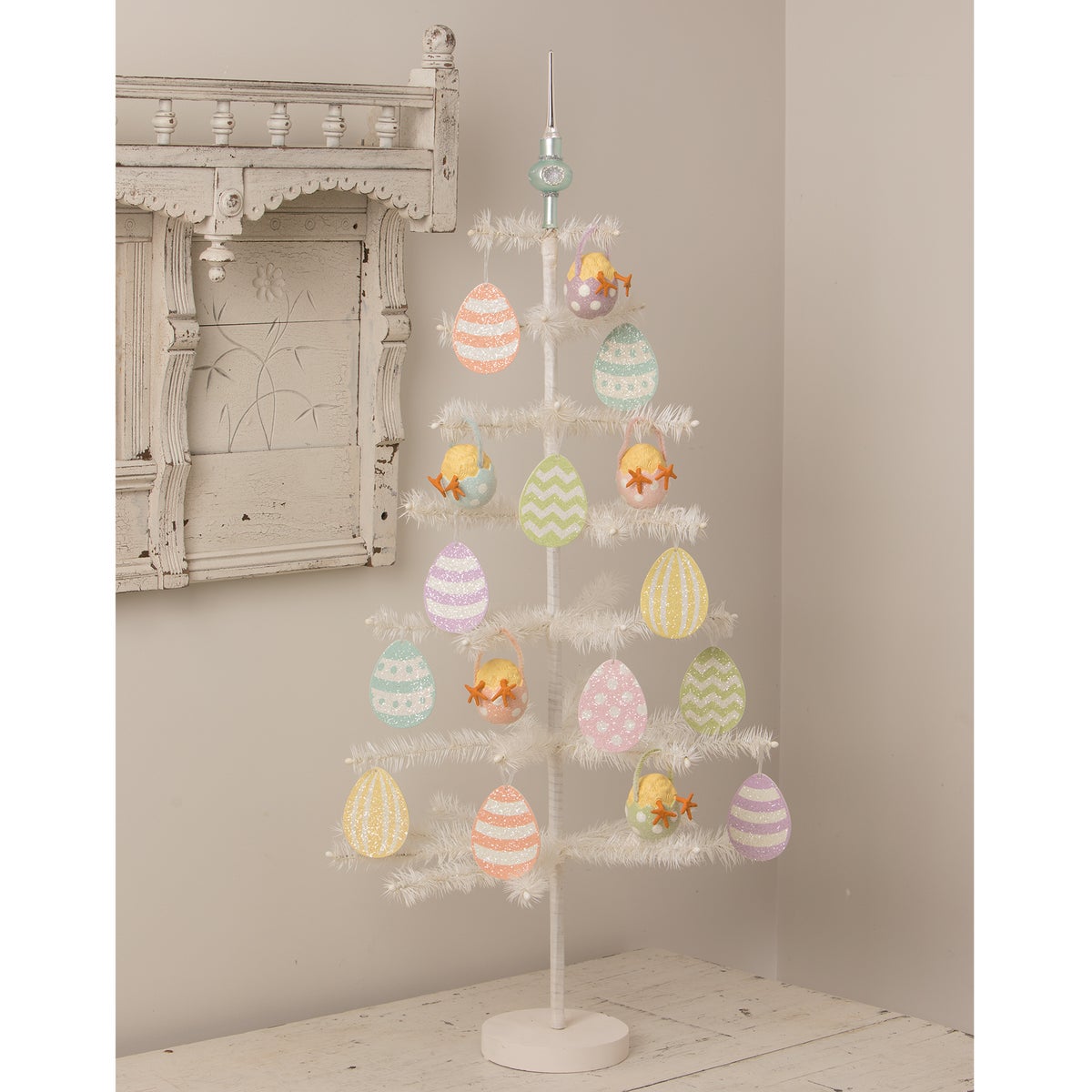 Chickie Tail Egg Ornament Lavender