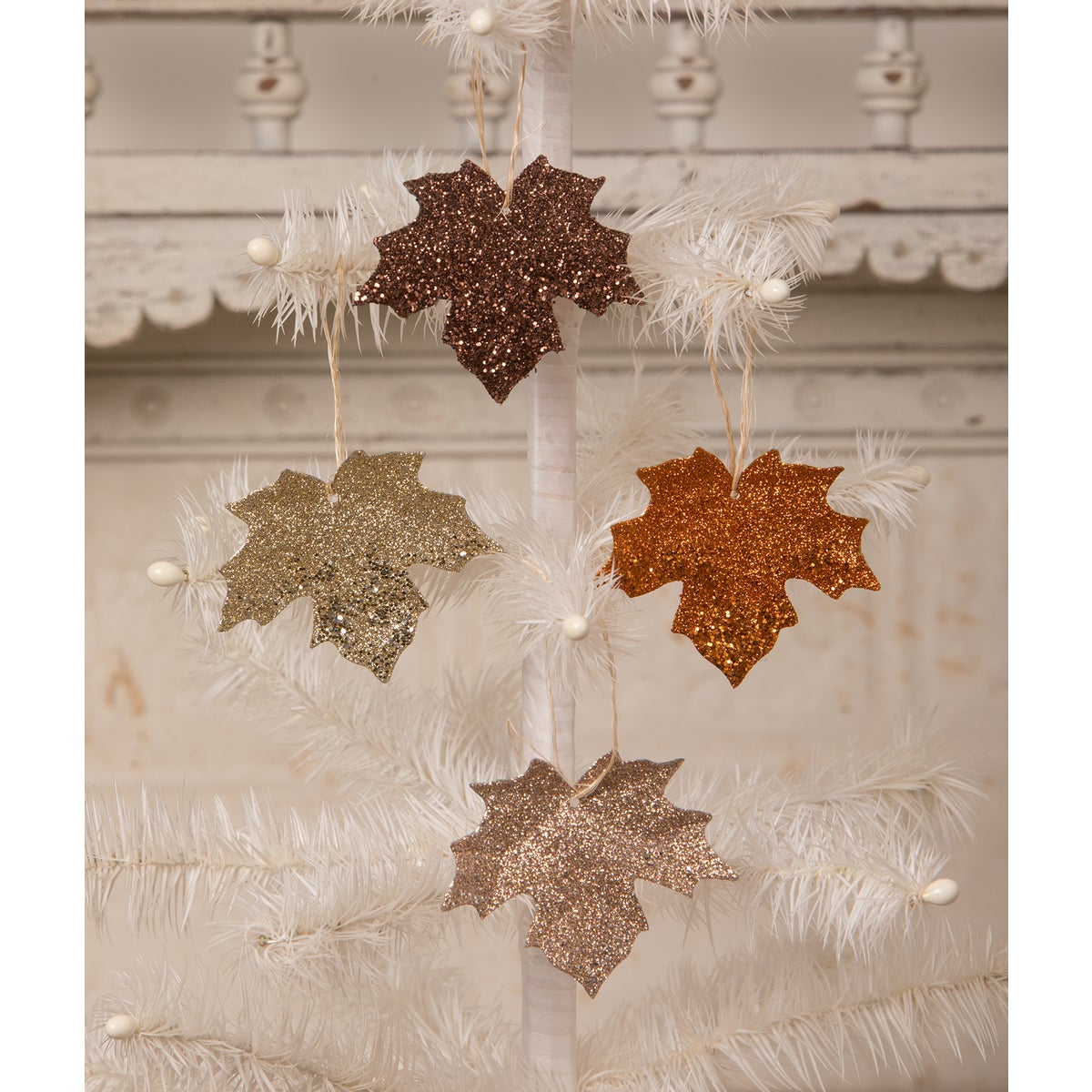 Elegant Leaf Ornament 4A