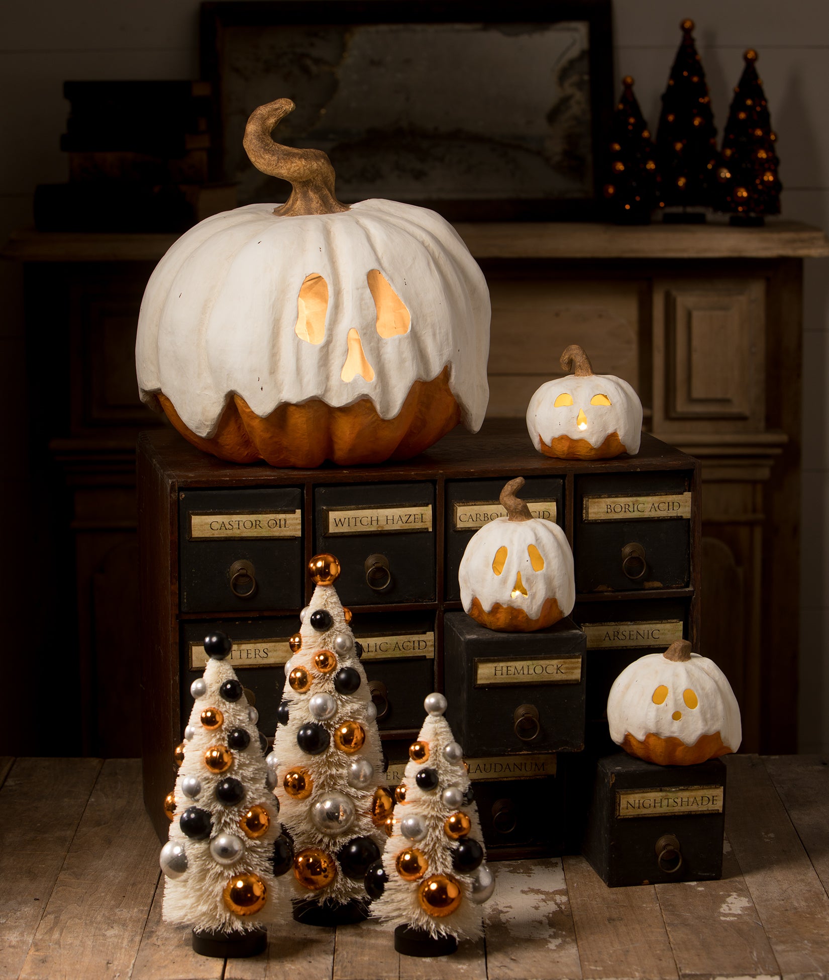 Deals 25” tall Ghost with pumpkin