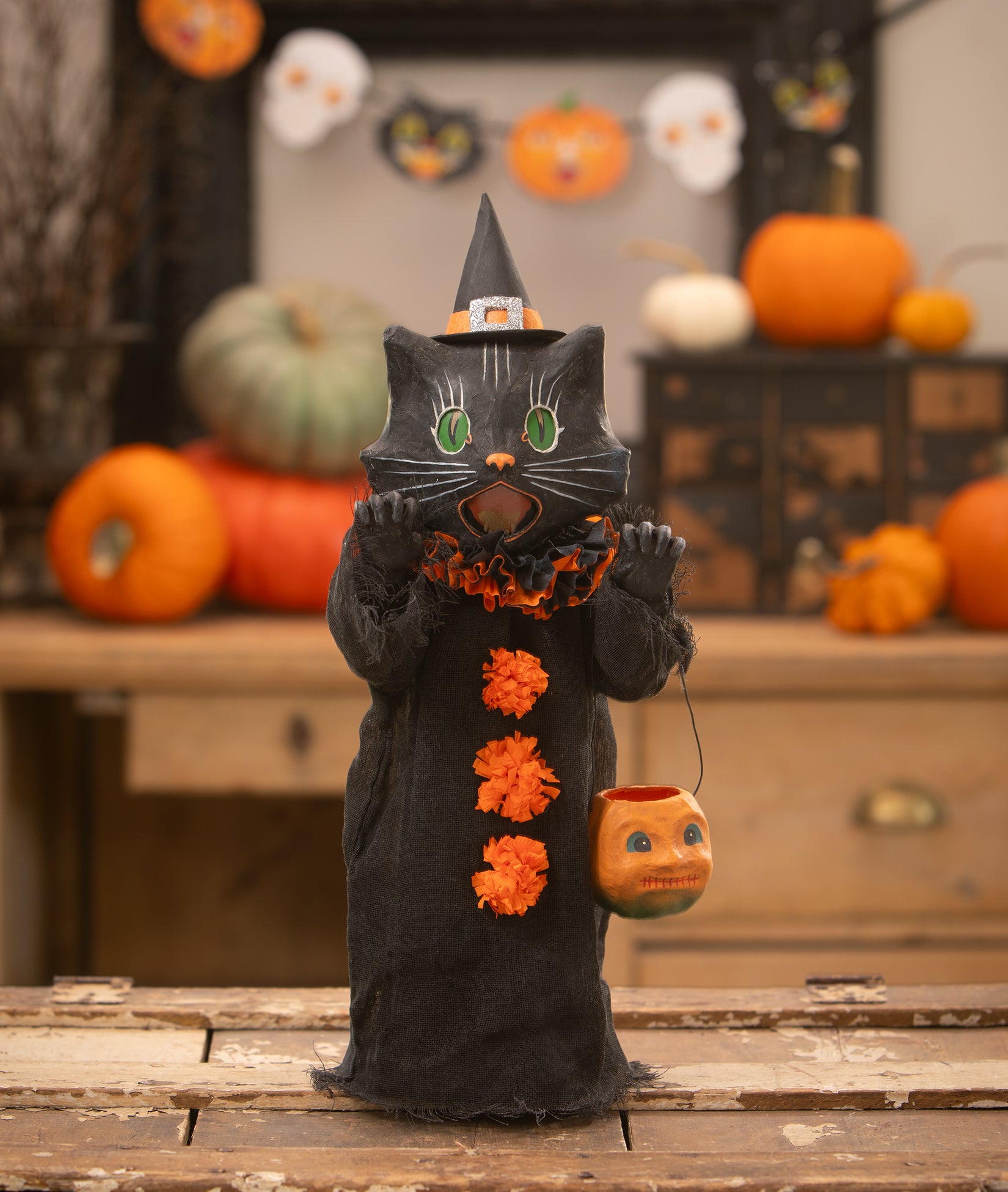 Medium Scaredy Cat Ghoul - black cats | Bethany Lowe Designs