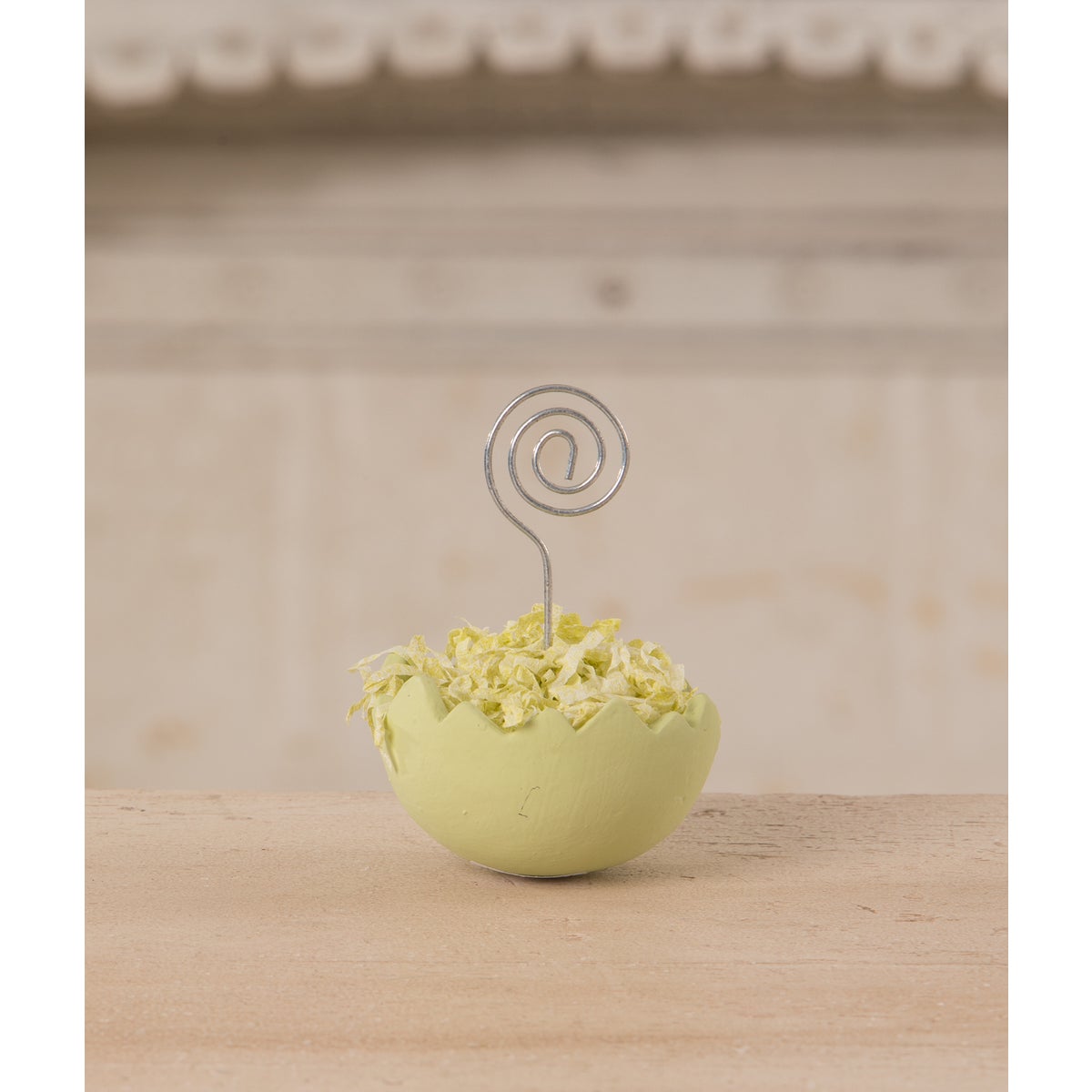 Cracked Egg Green Place Card Holder