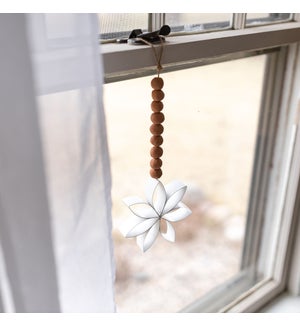DAISY TERRACOTTA HANGING ACCENT