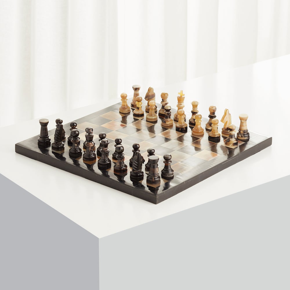 Fotografia checkmate on the chessboard, chess - em