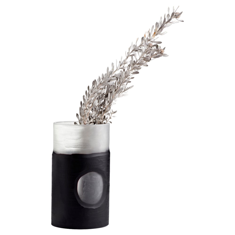 Ominous Frost Vase Short | Clear And Black