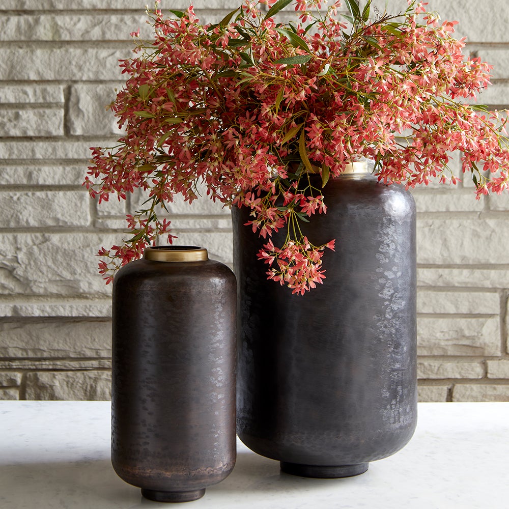 Akita Vase | Black - Small