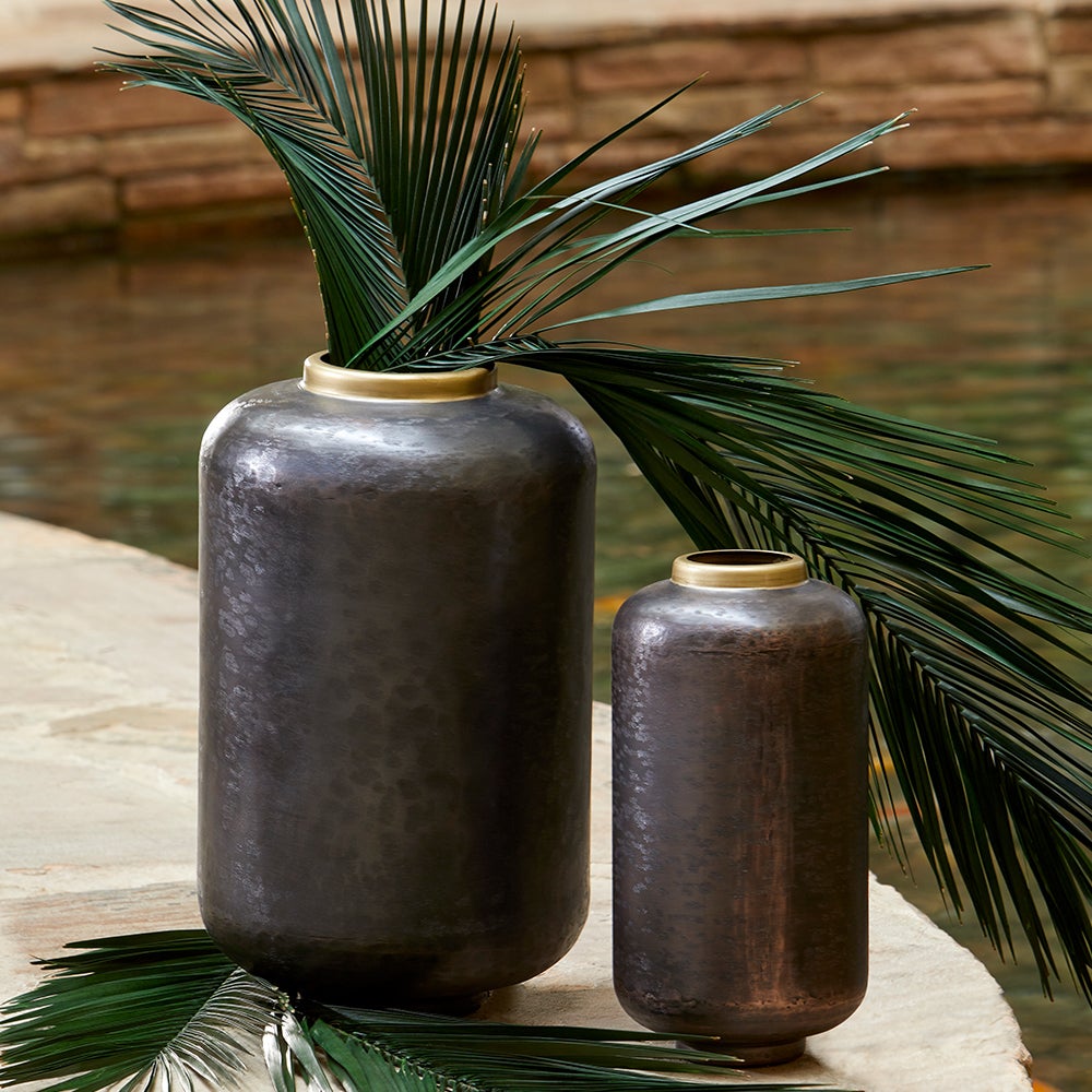 Akita Vase | Black - Small