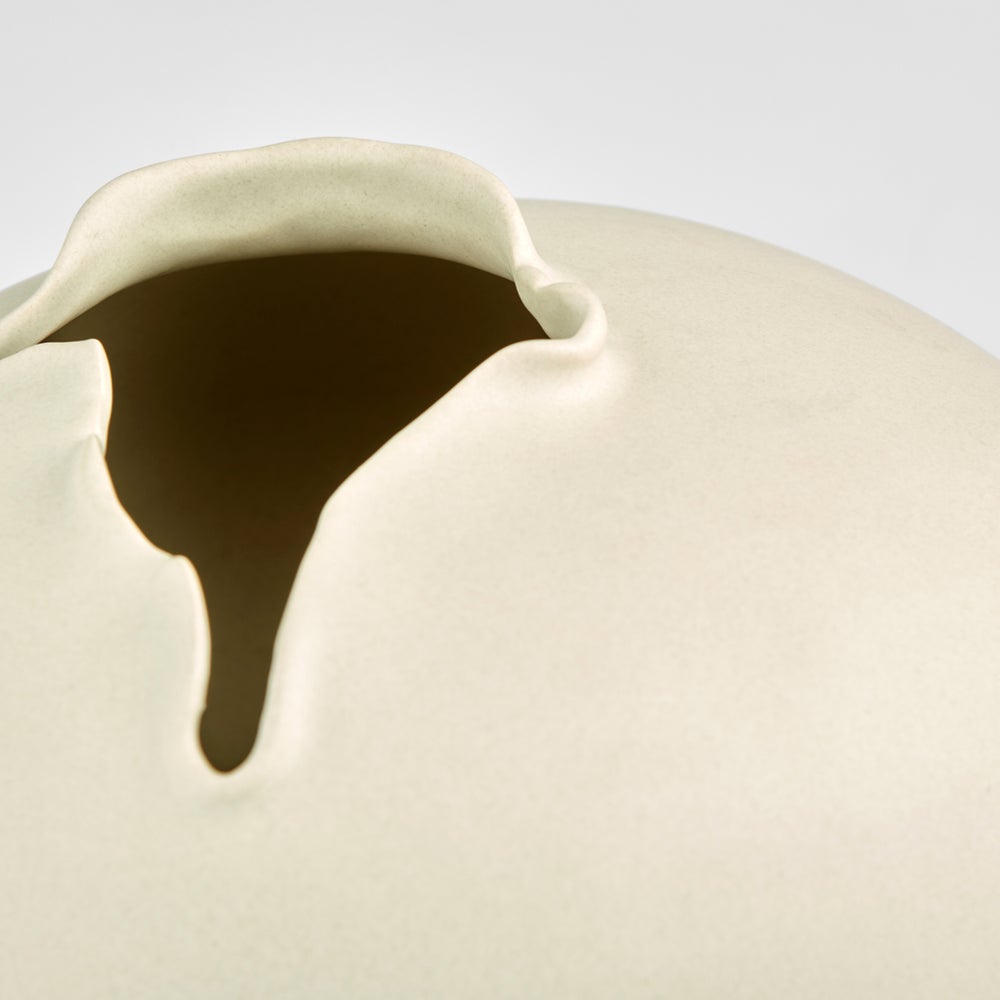 Tambora Vase | White - Medium