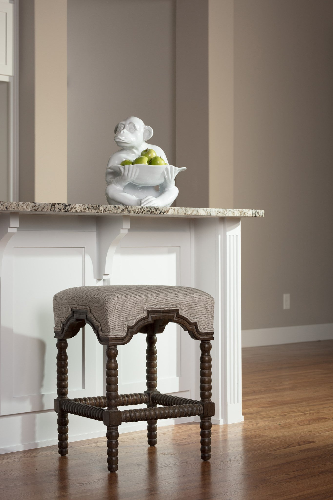 CHIMP TRAY STATUE | White Finish on Ceramic - accents | Harp&Finial