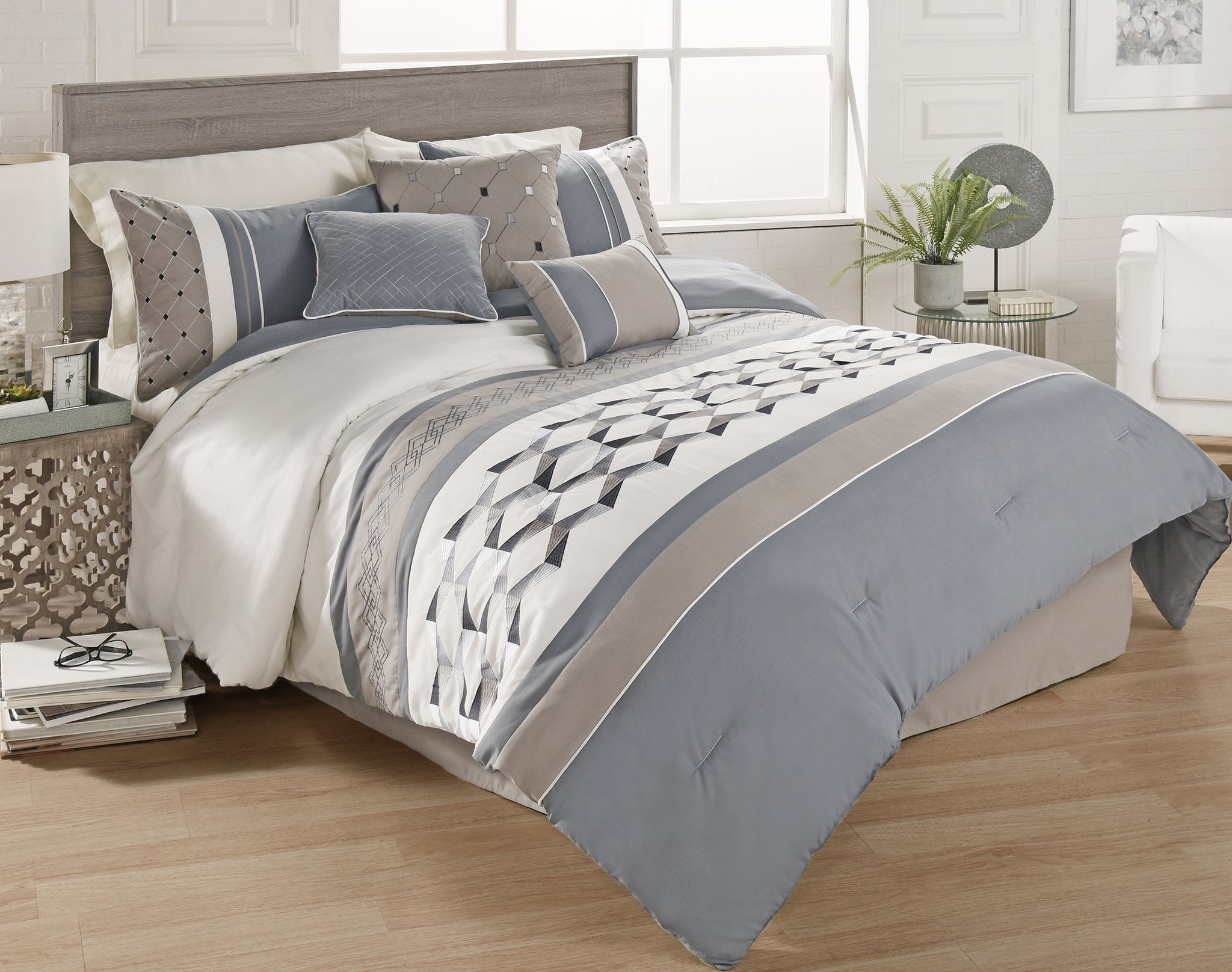 Hallmart Collectibles Bedding Finnette 7-Pc KING Comforter Set $240 H225 
