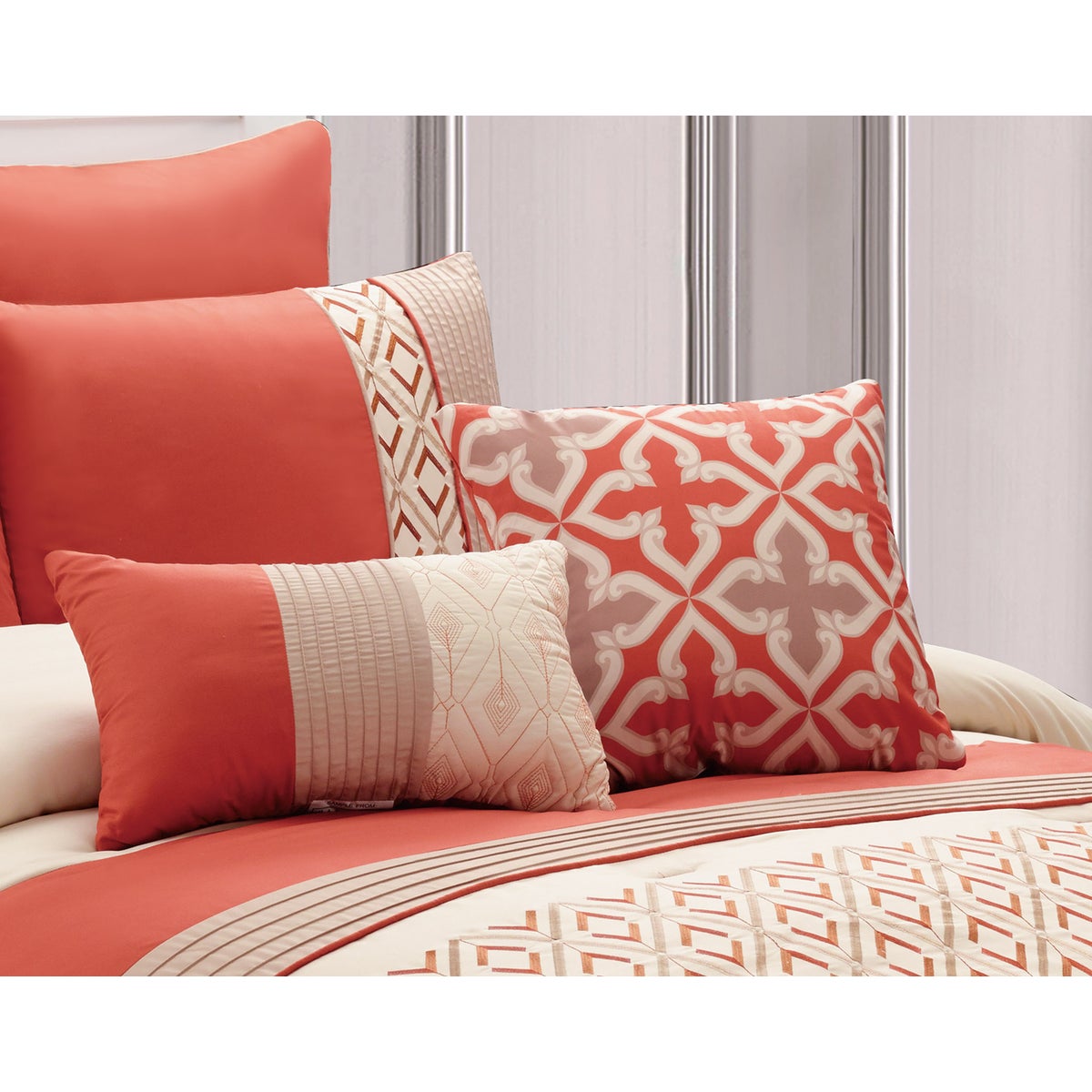 Jaylin 8pc Queen Comforter Set