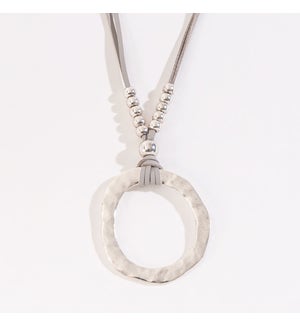 BRENNA HAMMERED CIRCLE PENDANT NECKLACE