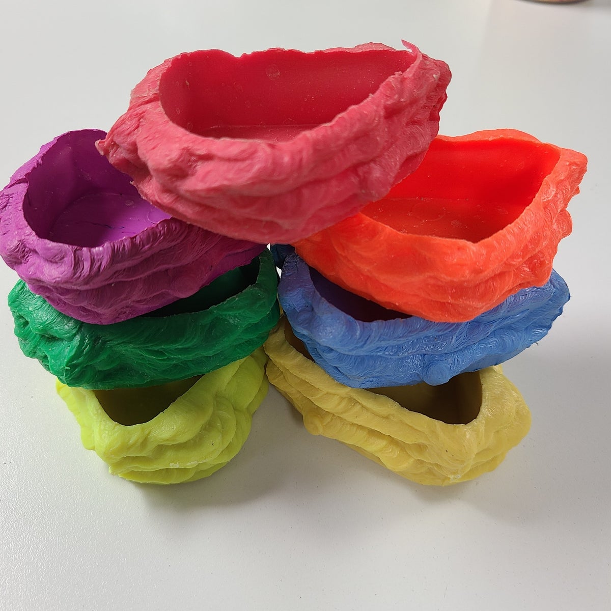 PLASTIC NEON CRAB POND