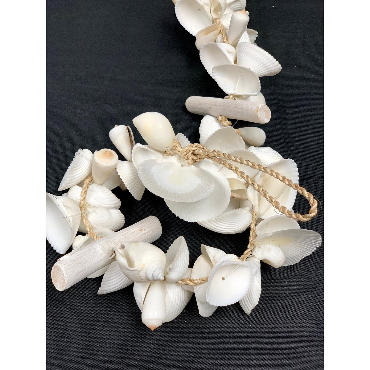 WHITE MIX GARLAND