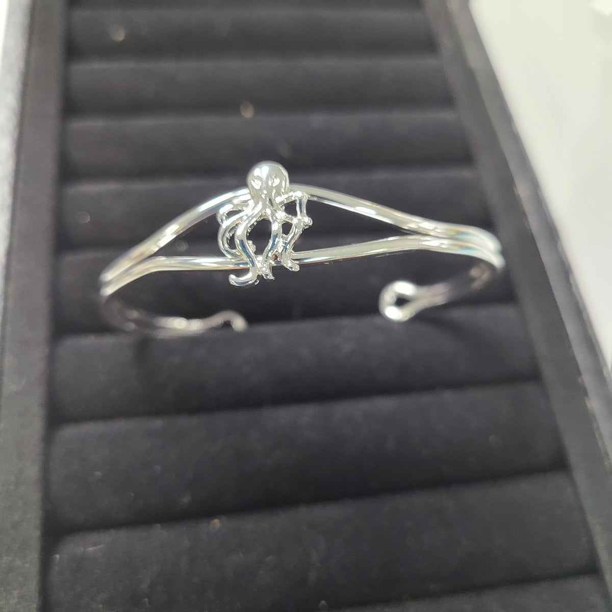 CUFF OCTOPUS BRACELET