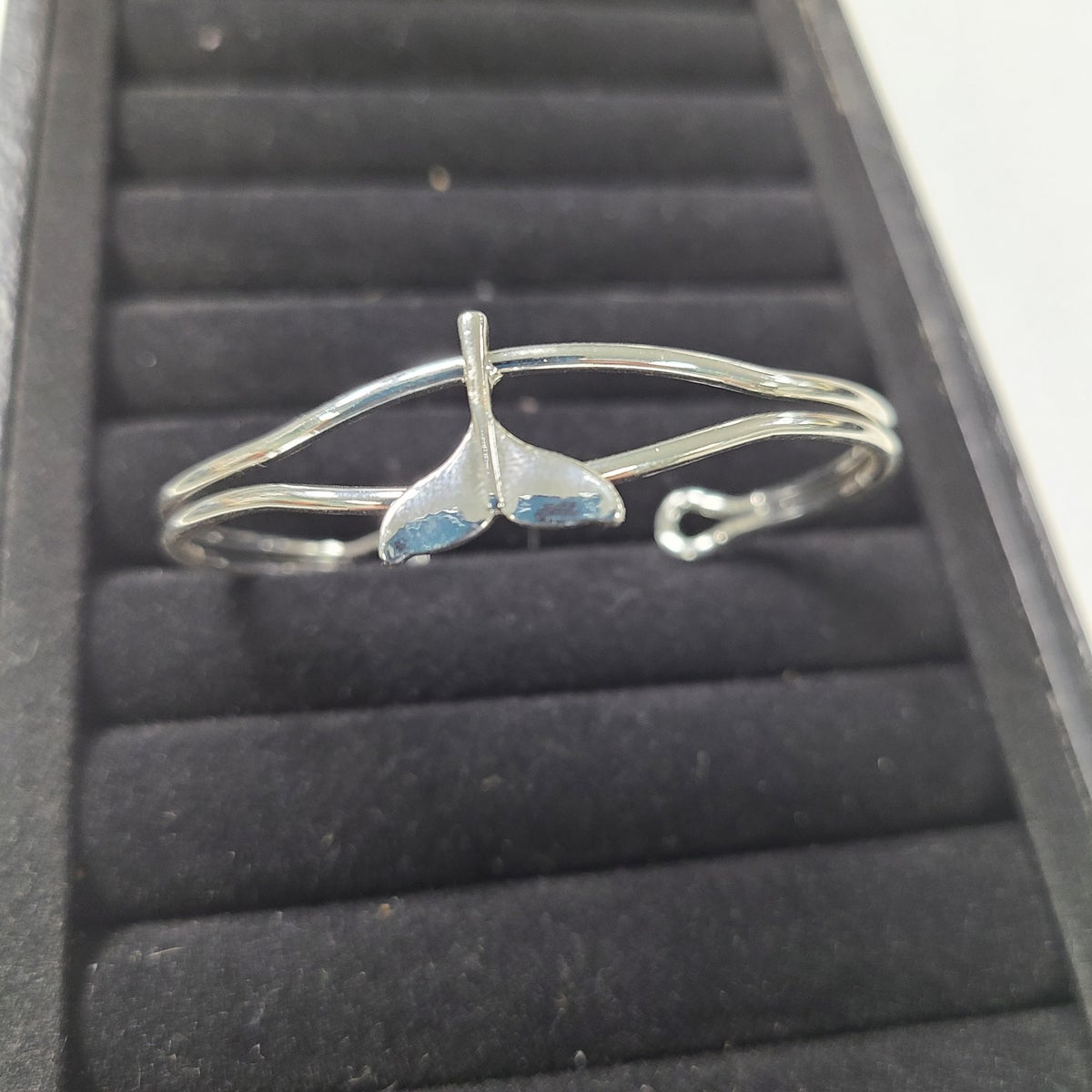 CUFF WHALE TAIL BRACELET