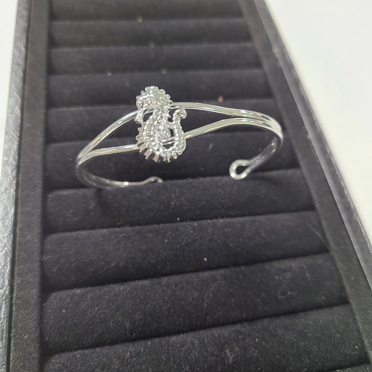 CUFF SEAHORSE BRACELET