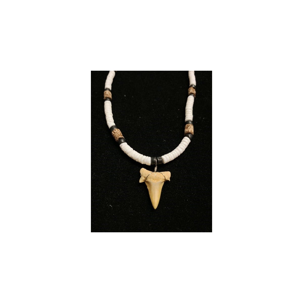 18" WH. CLAM HEISHI W/ BEADS