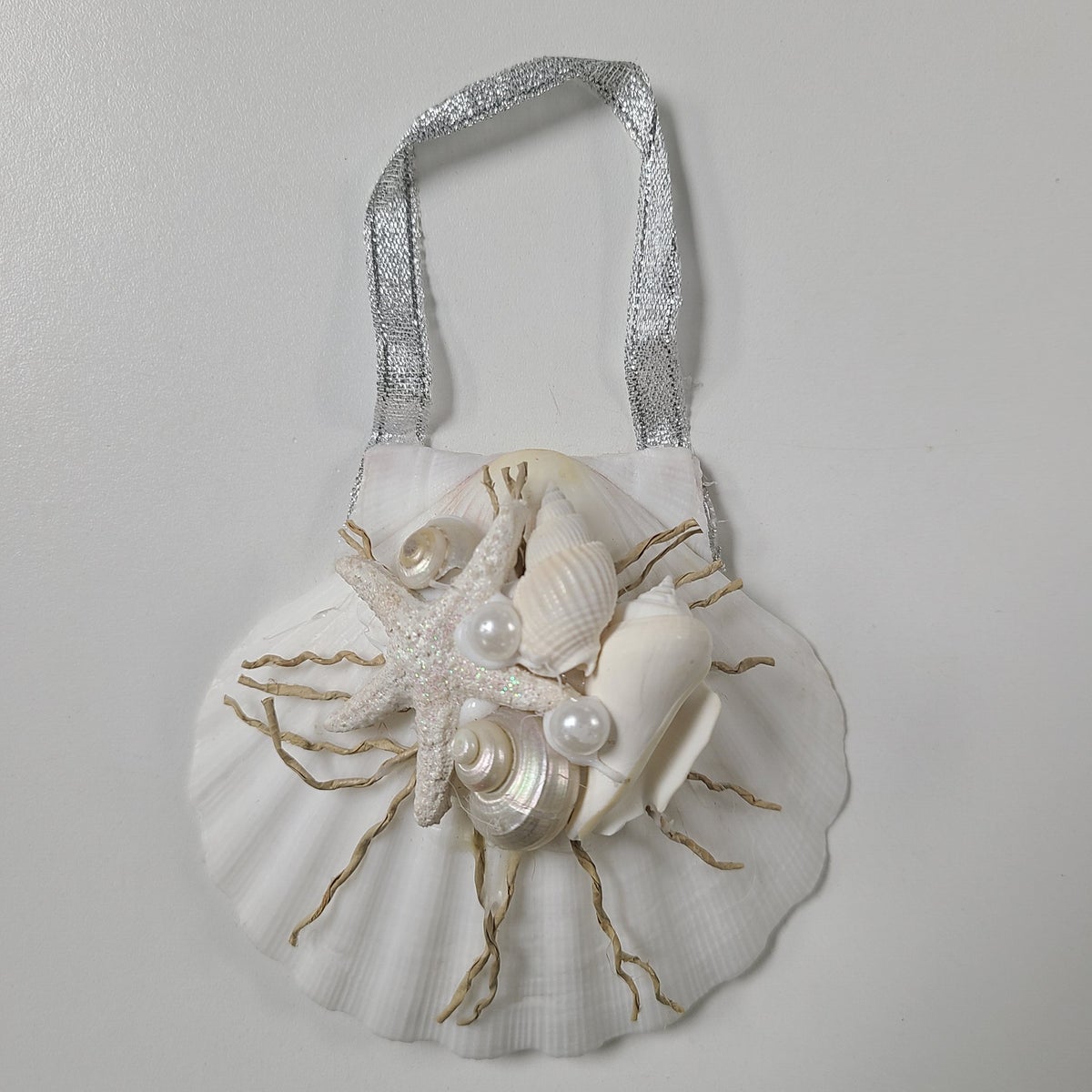 PECTEN XMAS ORNAMENT W/ SHELL DECOR