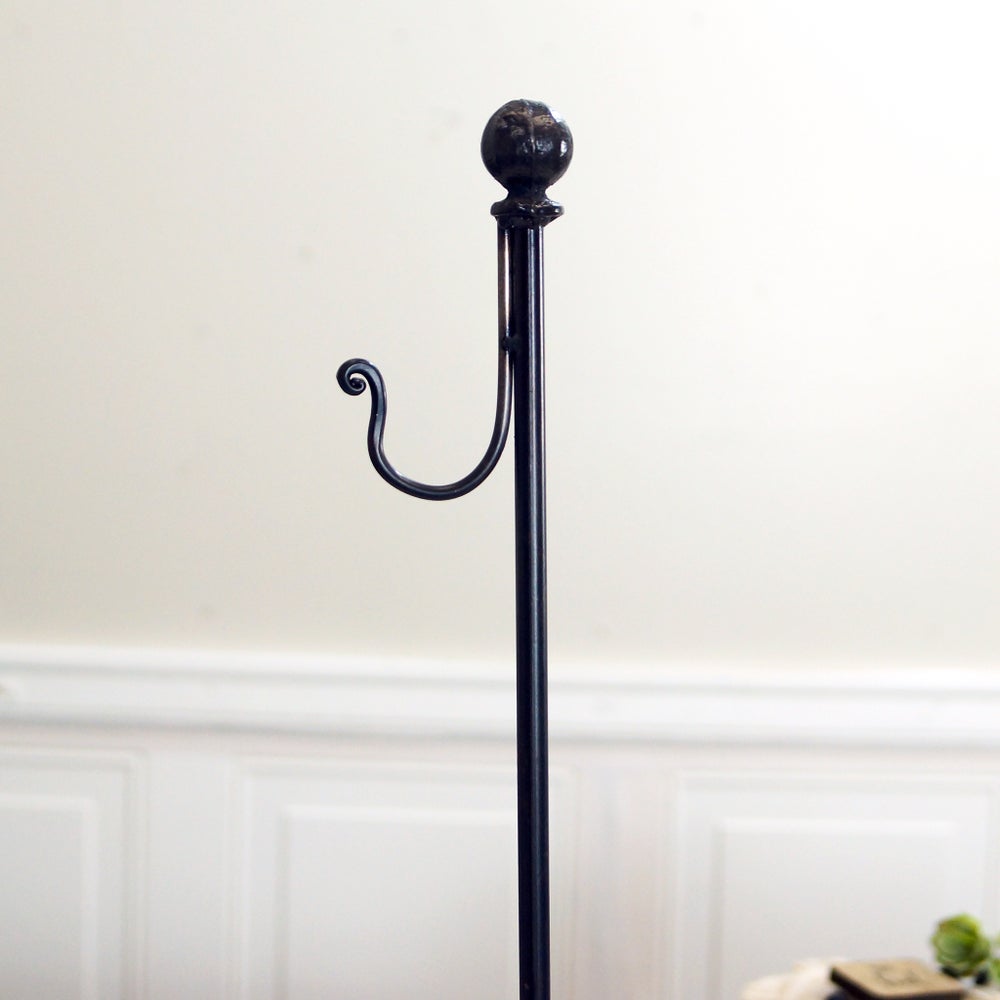 Wreath Holder Stand Cast Iron – thecubbyspace