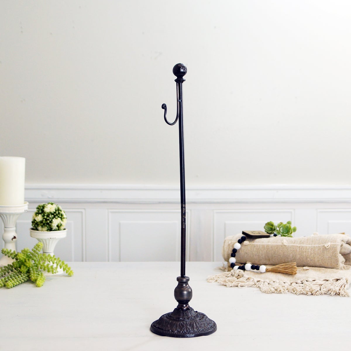 Wreath Holder Stand Cast Iron – thecubbyspace
