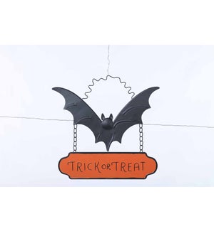 Metal Trick or Treat Bat Hang