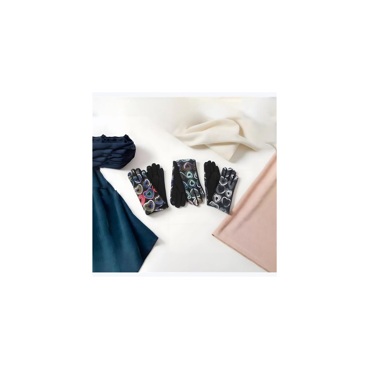Embroidered Heart Gloves 3 Ast