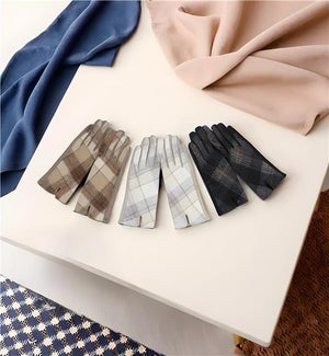 Plaid Gloves with Notch, 3 ast.