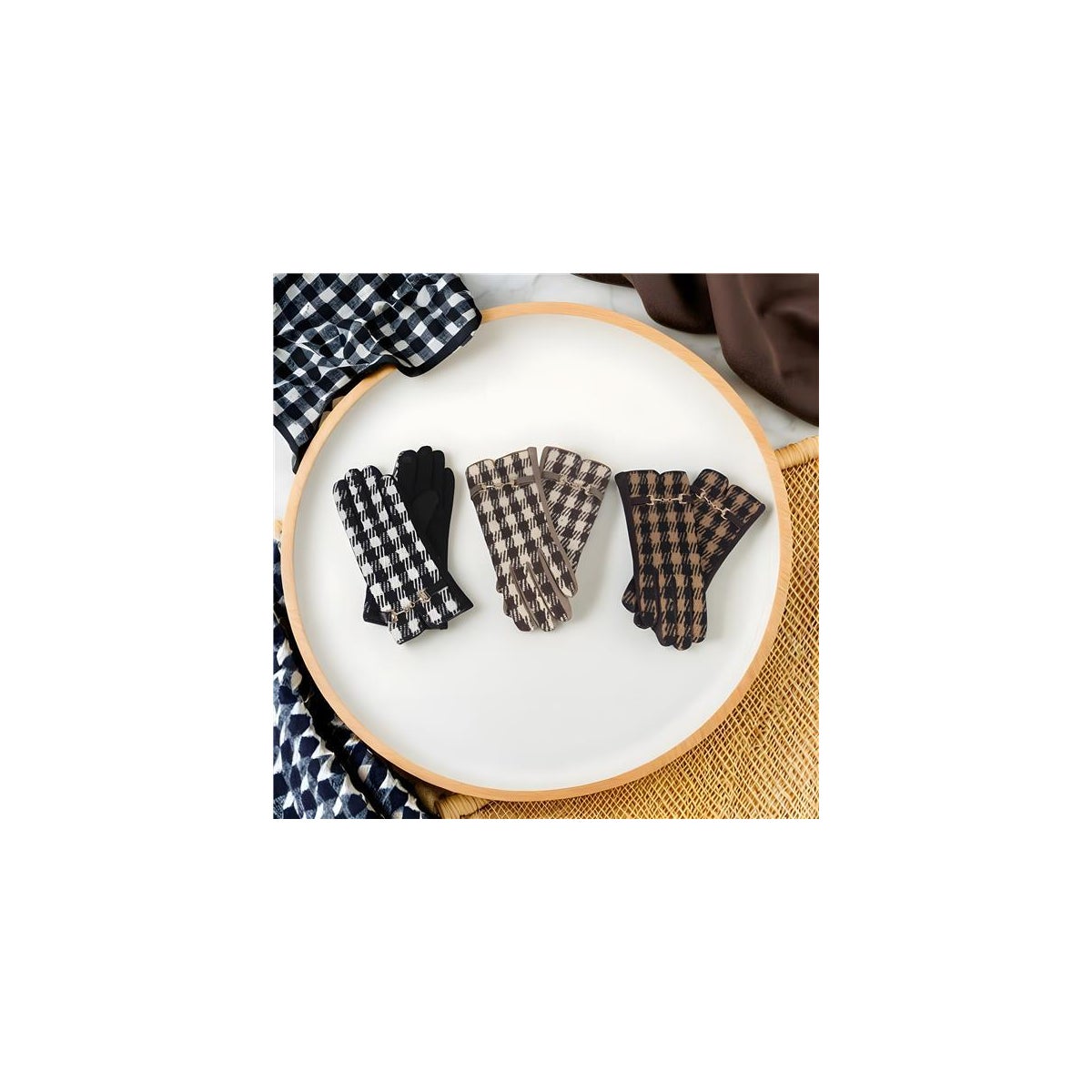 Buffalo Check Gloves with Buckle 3 Ast