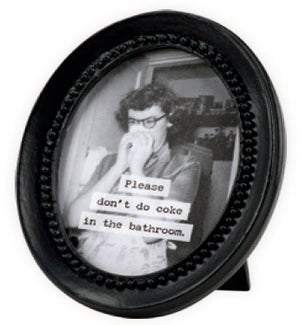 FRAMEDART/In The Bathroom