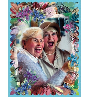 FR/Two women laughing