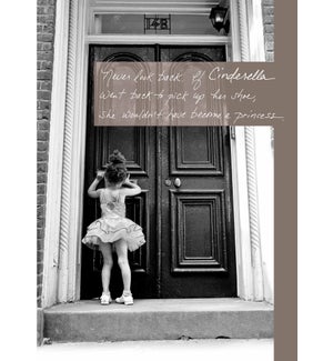 FR/little girl at door